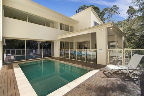 Prestigious House In Little Cove - 4 Baywoods - Sunshine Coast Guide 0