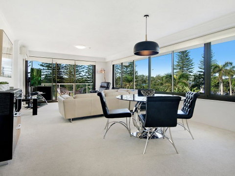Private Apartment - Central Broadbeach - Sunshine Coast Guide 0