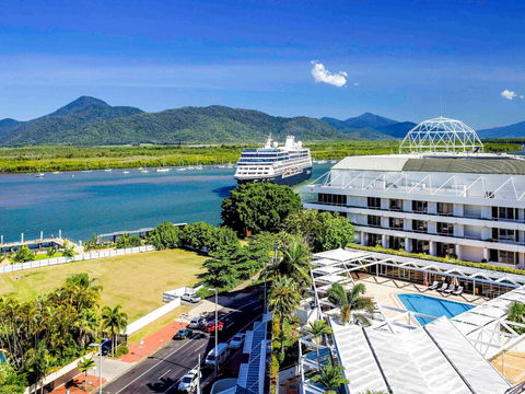 Pullman Reef Hotel Casino - Sunshine Coast Guide 1