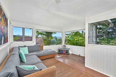 Quaint Cottage In The Edge - Sunshine Coast Guide 3