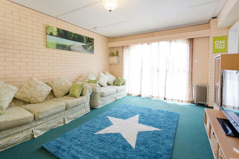 Quinns Beach Stay One - Sunshine Coast Guide 1
