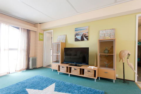 Quinns Beach Stay One - Sunshine Coast Guide 2