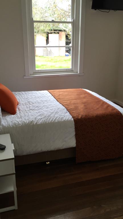 Rand Hotel - Sunshine Coast Guide 1