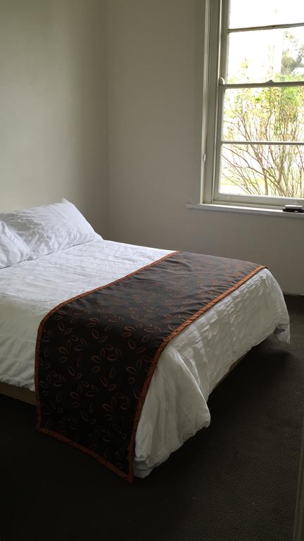 Rand Hotel - Sunshine Coast Guide 2