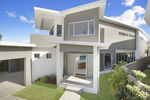 Ray Of Sunshine - Sunshine Coast Guide 1