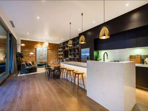 Readyset Glashouse Melbourne - Sunshine Coast Guide 0