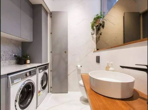 Readyset Glashouse Melbourne - Sunshine Coast Guide 1
