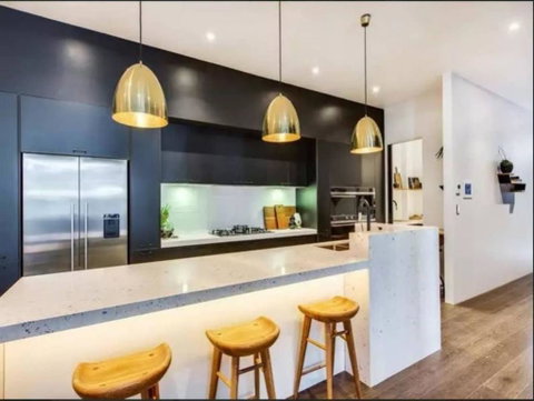 Readyset Glashouse Melbourne - Sunshine Coast Guide 2