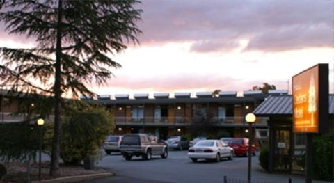 Red Cedars Motel - Sunshine Coast Guide 0