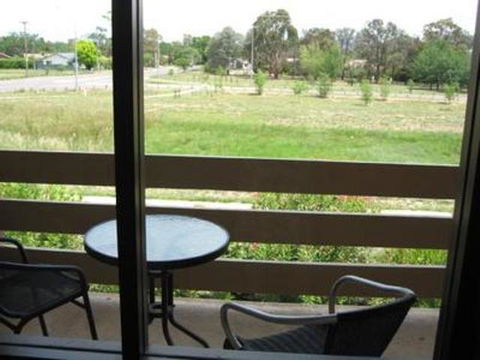 Red Cedars Motel - Sunshine Coast Guide 3