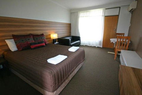 Red Cedars Motel - Sunshine Coast Guide 2