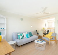 Relaxed Beachside Experience on the Coast - Sunshine Coast Guide