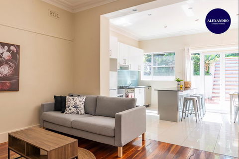 RELAXED FAMILY HOME WILLOUGHBY - Sunshine Coast Guide 0