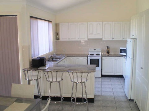 Retreat On Surf Beach - Sunshine Coast Guide 2