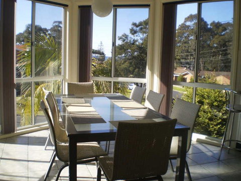 Retreat On Surf Beach - Sunshine Coast Guide 1
