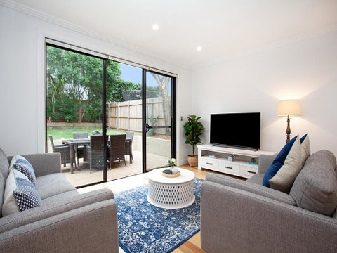 RIPPLES-hosted By:L'Abode Accommodation - Sunshine Coast Guide 2