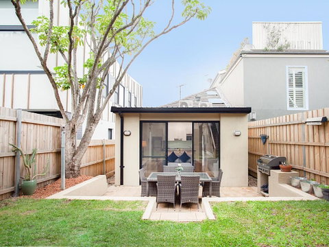 RIPPLES-hosted By:L'Abode Accommodation - Sunshine Coast Guide 0