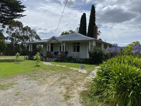 River Front Estate - Sunshine Coast Guide 0
