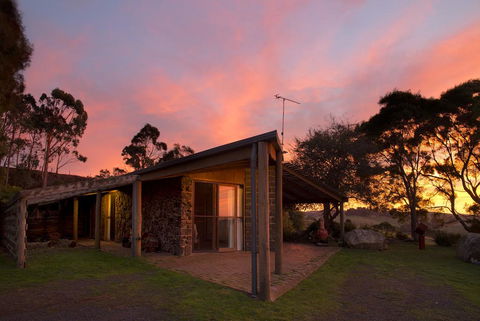 Rockbank Retreat - Sunshine Coast Guide 0