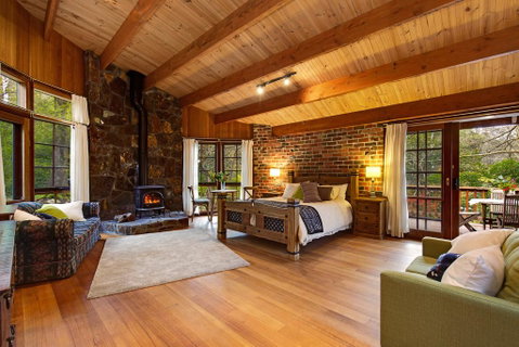 Rocky Creek Art Garden B&B - Sunshine Coast Guide 0