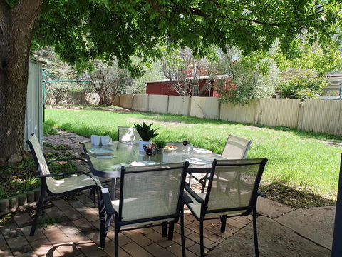 Ronelle Cottage - Sunshine Coast Guide 2