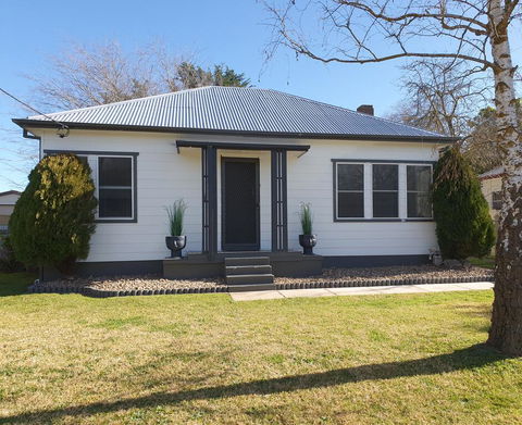 Ronelle Cottage - Sunshine Coast Guide 0