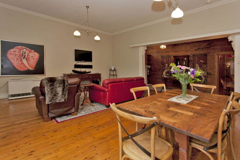 Rose Cottage - Historic Luxury - Sunshine Coast Guide 3