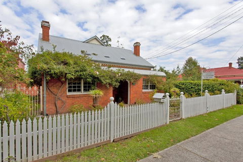 Rose Cottage - Historic Luxury - Sunshine Coast Guide 0