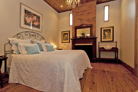 Rose Cottage - Historic Luxury - Sunshine Coast Guide 2