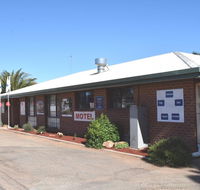 Roundhouse Motel - Sunshine Coast Guide