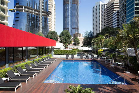 Royal On The Park - Sunshine Coast Guide 1