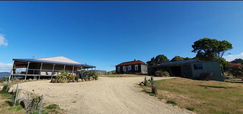 Ruby's Cottage Farm Stay - Sunshine Coast Guide 0