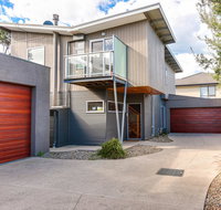 Rye Beach Executive Style - Sunshine Coast Guide