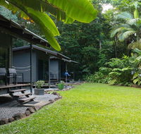 Safari Lodge - Sunshine Coast Guide