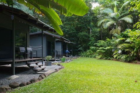 Safari Lodge - Sunshine Coast Guide 0
