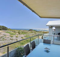 Saltwater Curls Anna Bay Coastal Retreat with Views - Sunshine Coast Guide