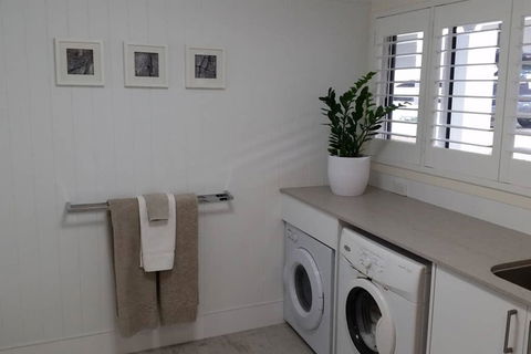 Sapphire Beach Pet Friendly Beach 5 Minute Walk - Sunshine Coast Guide 2