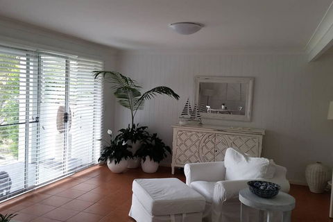 Sapphire Beach Pet Friendly Beach 5 Minute Walk - Sunshine Coast Guide 1
