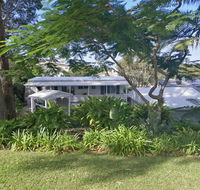 Sapphire Beach Pet Friendly Beach 5 minute walk - Sunshine Coast Guide