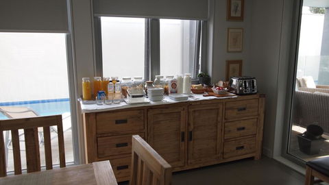 Sapphire Chambre B&B - Sunshine Coast Guide 0
