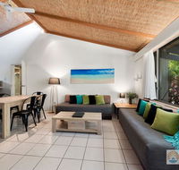 Sapphire Owl - Sunshine Coast Guide