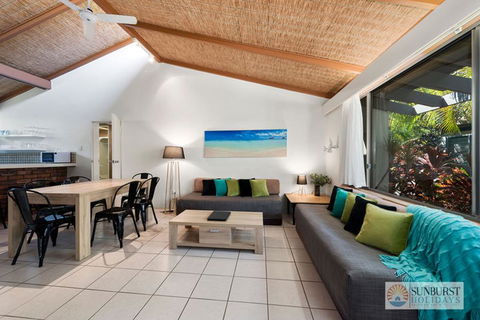 Sapphire Owl - Sunshine Coast Guide 0