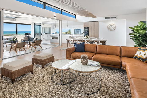 Sea La Vie #2 Luxury Apartment In Coffs Harbour Jetty With Pool, Views And Walking Distance To The Beach! - Sunshine Coast Guide 3