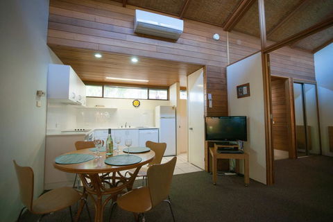 Sea Urchin Apartment - Sunshine Coast Guide 3