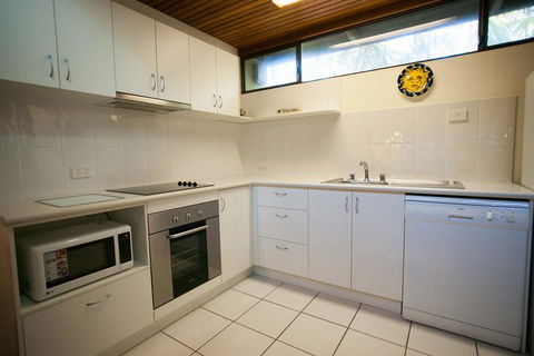 Sea Urchin Apartment - Sunshine Coast Guide 1