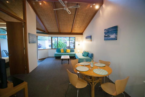 Sea Urchin Apartment - Sunshine Coast Guide 0