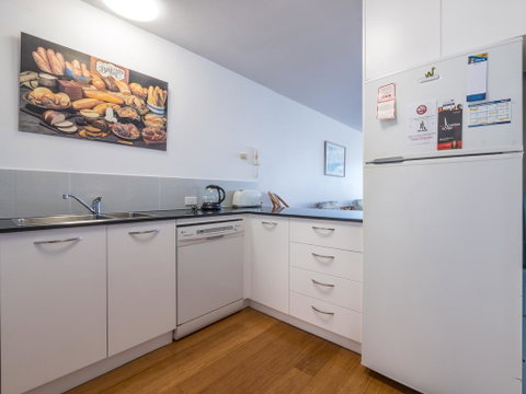 Seaspray U4, 21 Warne Tce - Sunshine Coast Guide 2