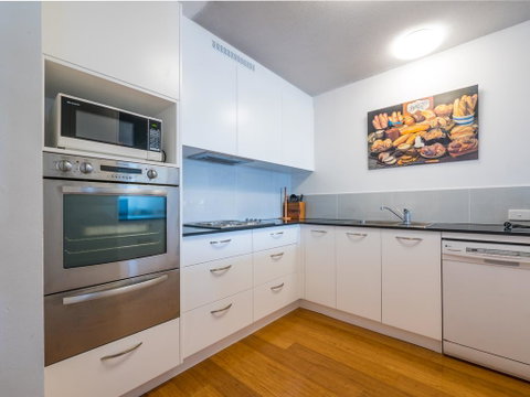 Seaspray U4, 21 Warne Tce - Sunshine Coast Guide 1