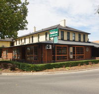 Seaton Arms Motor Inn - Sunshine Coast Guide