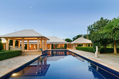 Secret Garden - Sunshine Coast Guide 1